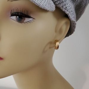 2 pairs of hoop earrings.